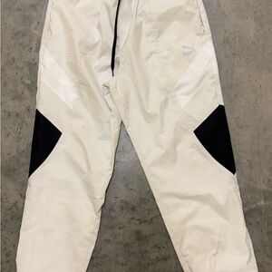 Puma Men's White and Black Joggers